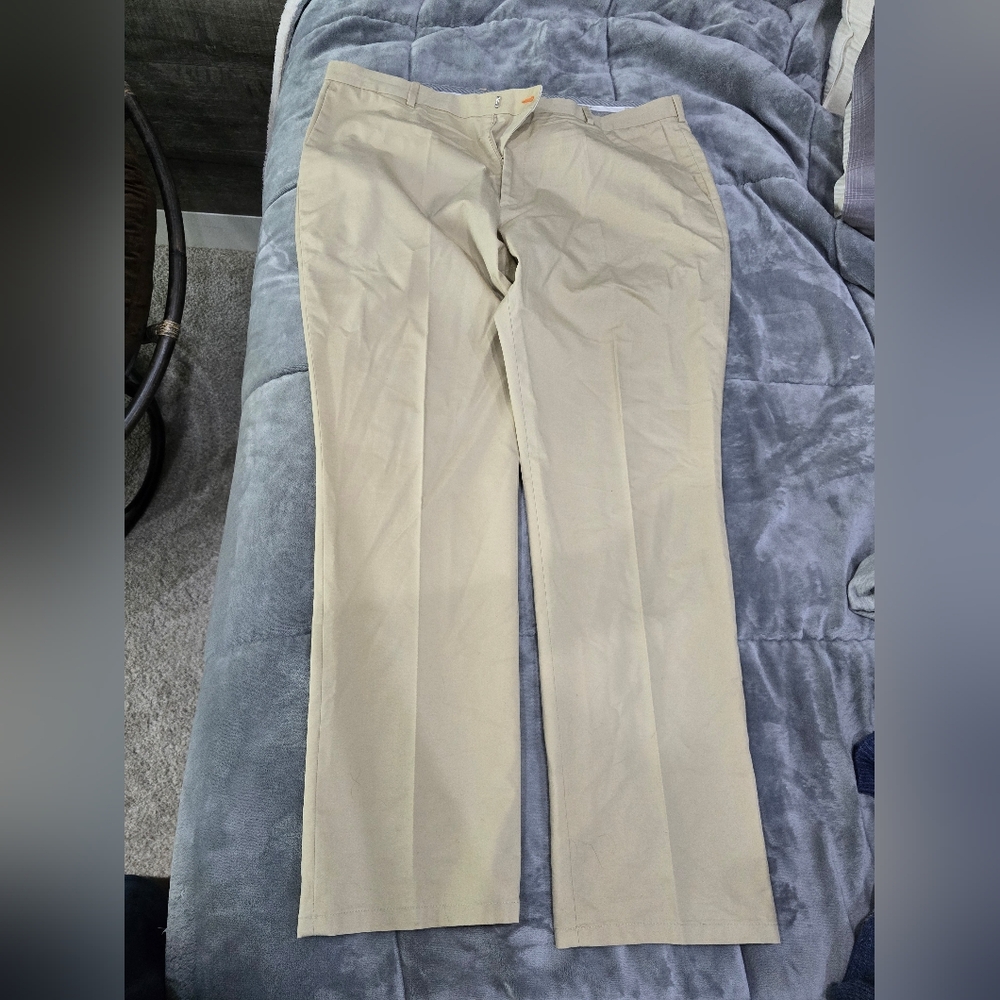 PERRY ELLIS pants - used - beige color - size 40W - 32L slim Fit